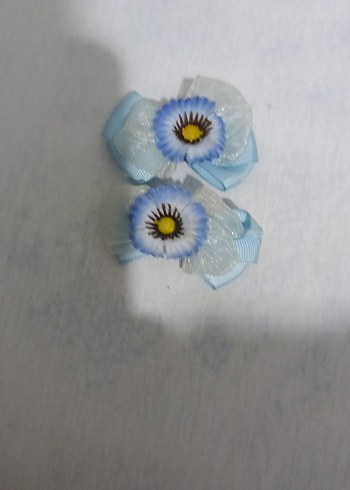 Mavi Çiçekli Toka 3 görselle gördüğünüz pembe toka hediye