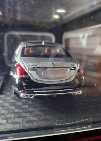Mercedes S600 Maybach 1.24 Maket Araba - Görsel 10