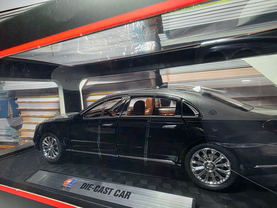 Mercedes S600 Maybach 1.24 Maket Araba - Görsel 4