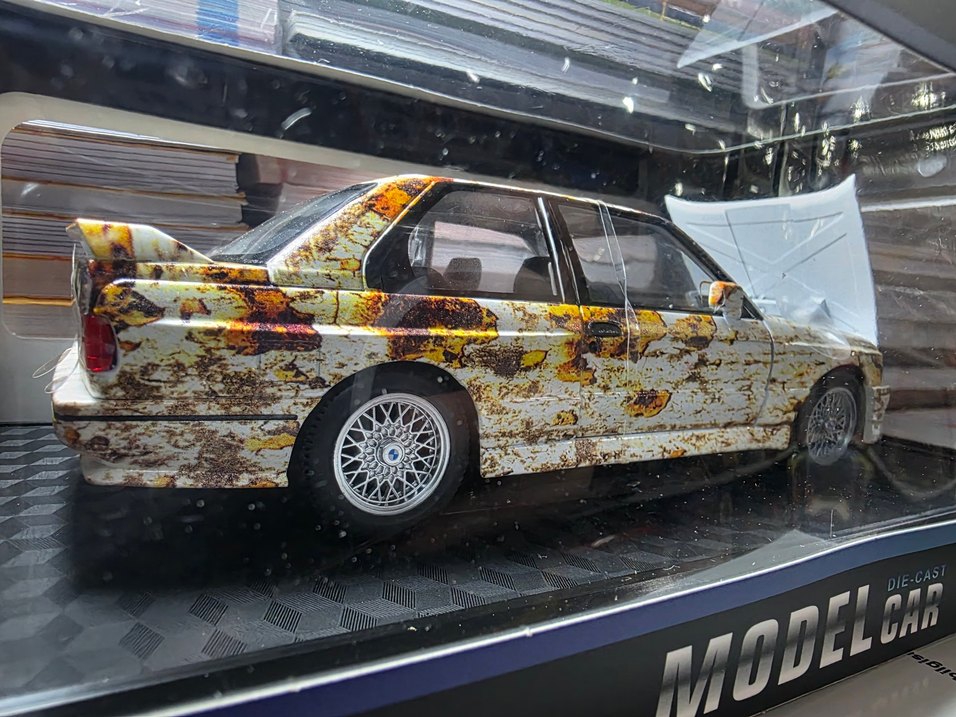 BMW E30 M3 1:24 Model Araba (Pas görünümlü) - Görsel 3