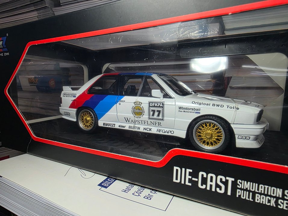 BMW E30 M3 1:24 Model Araba - Görsel 3