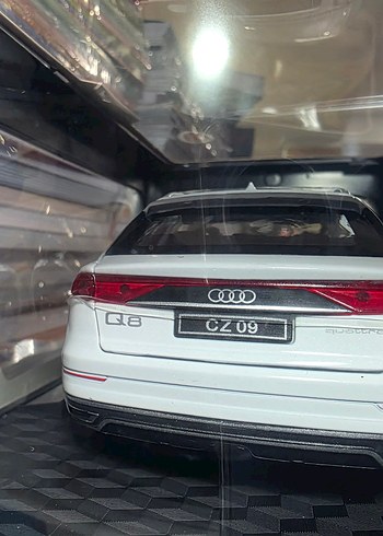 Audi Q8 1.24 Maket Araba - Görsel 6