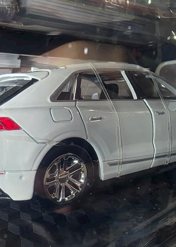 Audi Q8 1.24 Maket Araba - Görsel 5