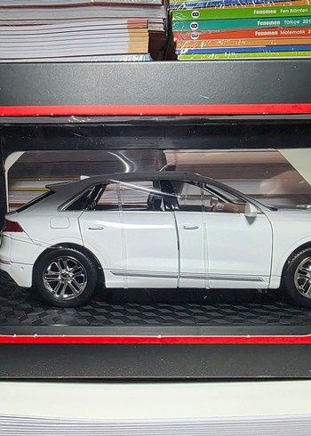 Audi Q8 1.24 Maket Araba - Görsel 11