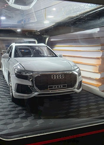Audi Q8 1.24 Maket Araba - Görsel 9