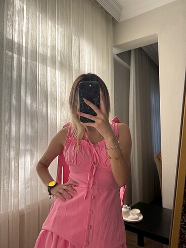 Pembe elbise