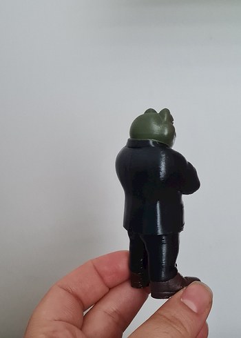 Siyah Takımlı Kurbağa Figürü - Görsel 4