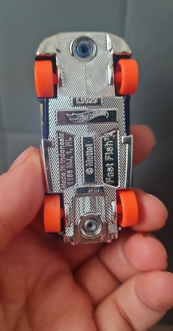 one k-hull, orijinal Hot Wheels Fast Fish araba - Görsel 4