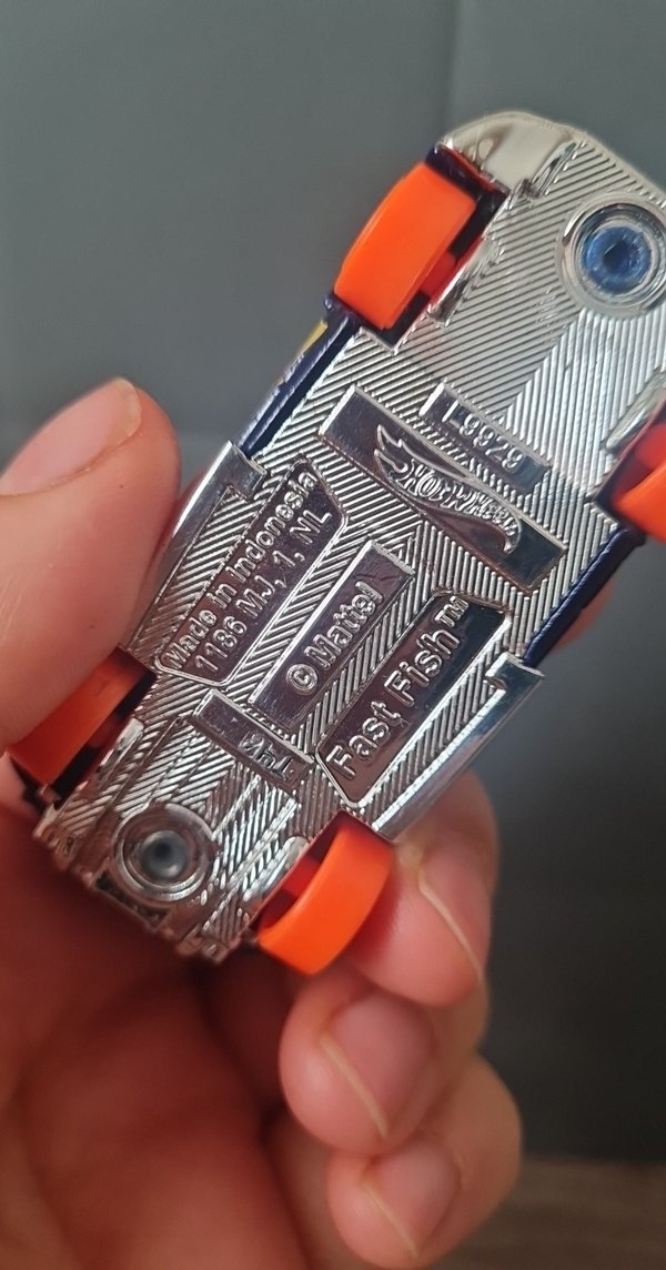 one k-hull, orijinal Hot Wheels Fast Fish araba - Görsel 5