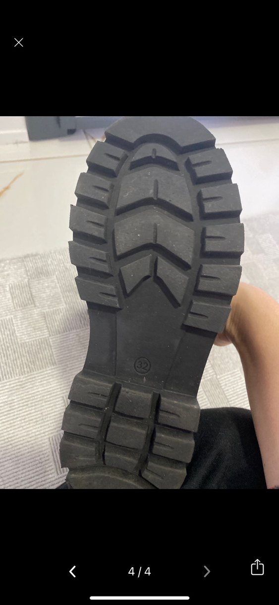 Zincir Detaylı Siyah Deri Kız Çizmesi - Görsel 4