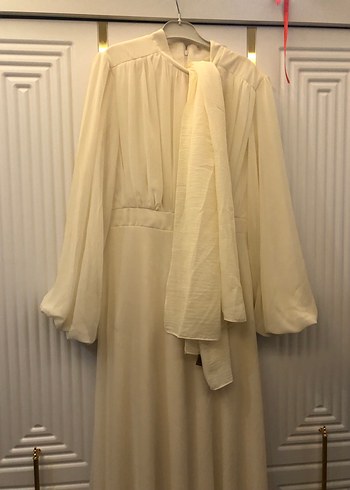 Diğer Beyaz yeni bir kere giyildi nikah elbisesi