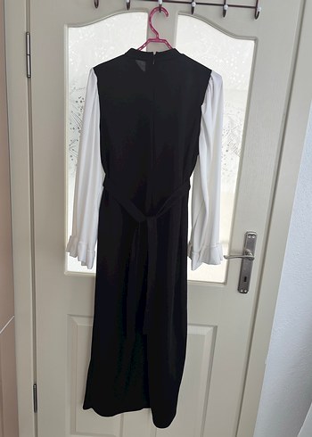 Uzun Siyah Beyaz Kol Detaylı Elbise - Görsel 2