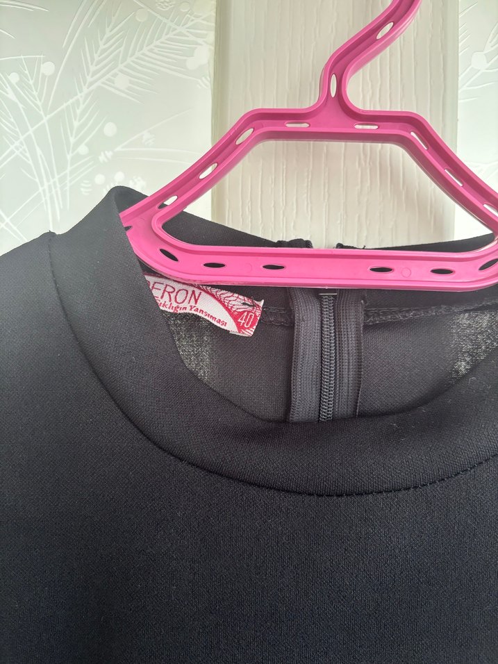 Uzun Siyah Beyaz Kol Detaylı Elbise - Görsel 3