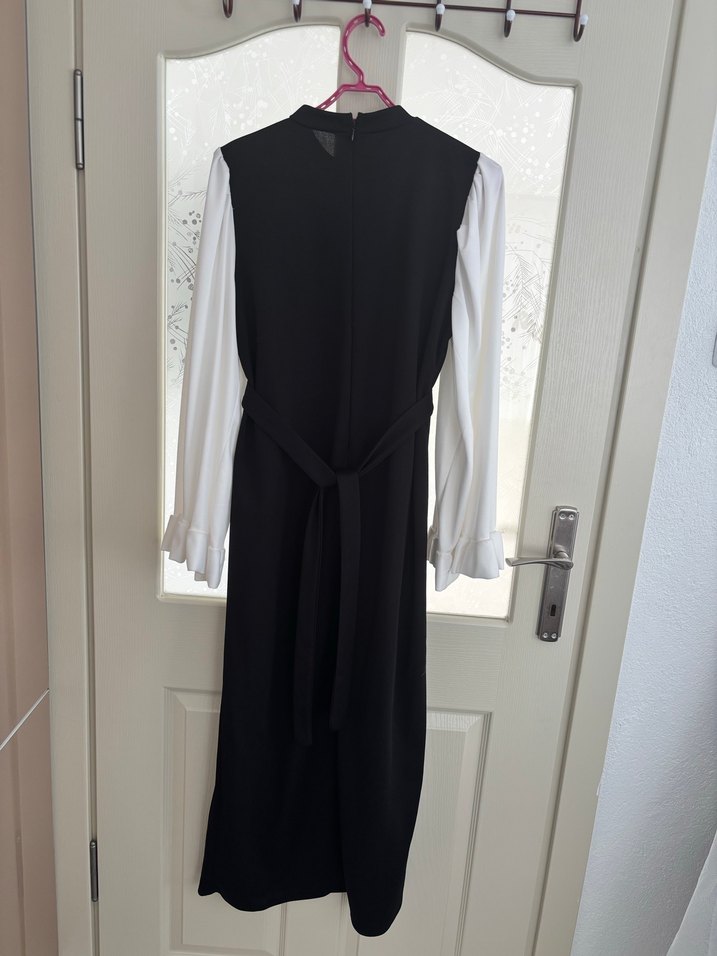 Uzun Siyah Beyaz Kol Detaylı Elbise - Görsel 2