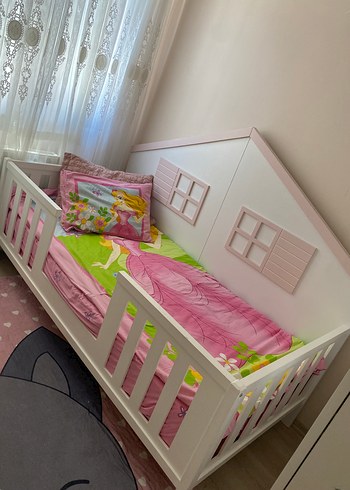 Pastel Pembe Çocuk Yatağı Ev Modeli