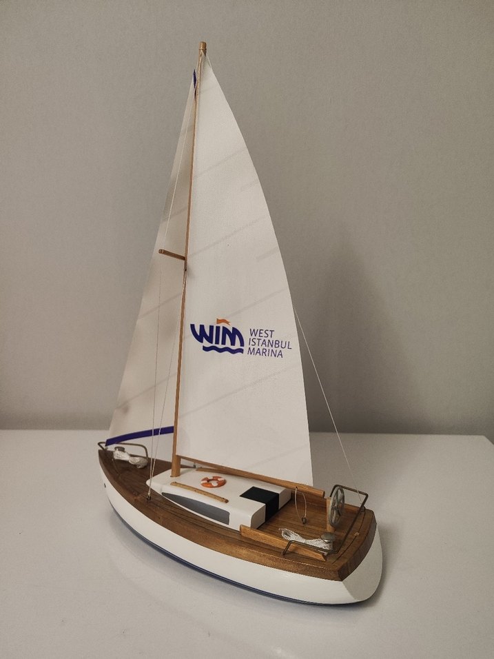 Beyaz Yelkenli Model Tekne Figürin - Görsel 2
