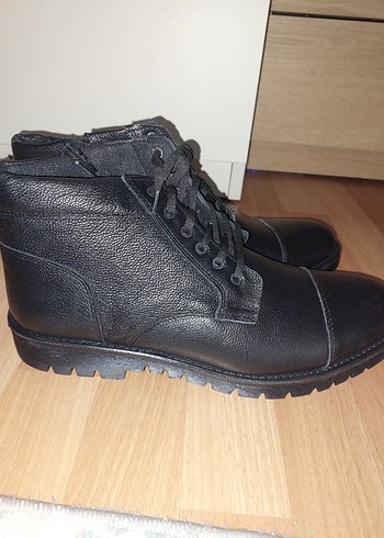 Siyah Erkek Bot - Görsel 3