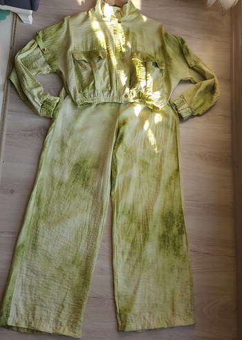 Yeşil Batik Desenli Bol Kesim Takim - Görsel 4