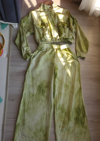 Yeşil Batik Desenli Bol Kesim Takim - Görsel 5