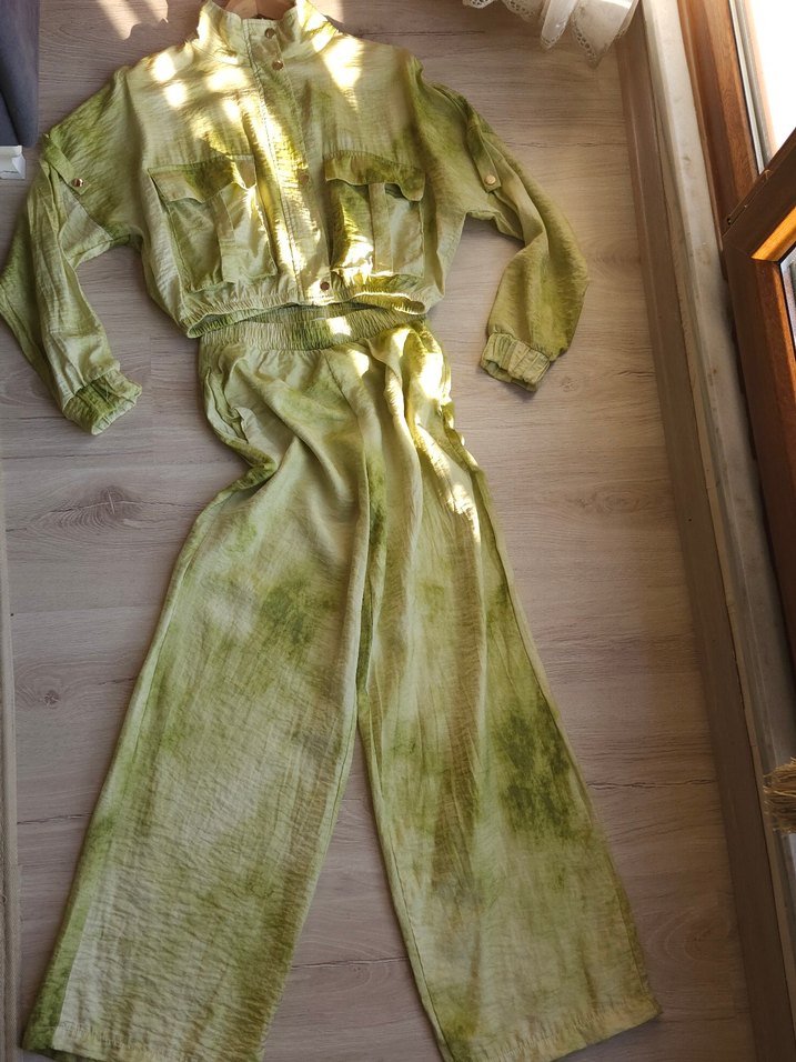 Yeşil Batik Desenli Bol Kesim Takim - Görsel 3