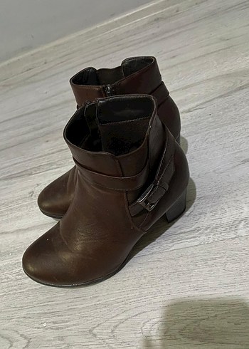 38 Beden kadın kahverengi topuklu bot