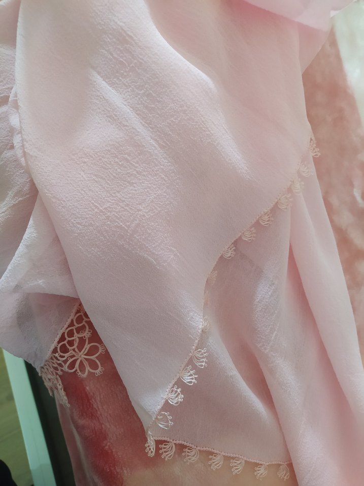 Dantel Detaylı Pembe İpek Görünümlü Kadın Şal - Görsel 4