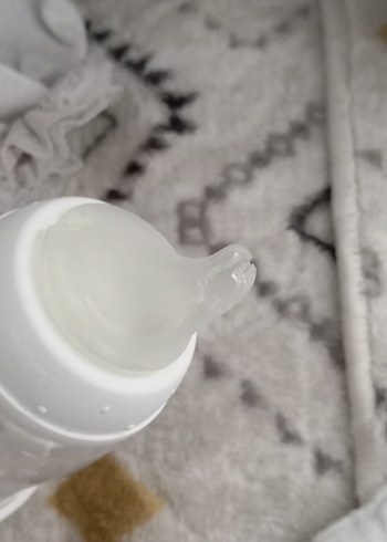 Beyaz Kulplu Bebek Biberonu - Görsel 4