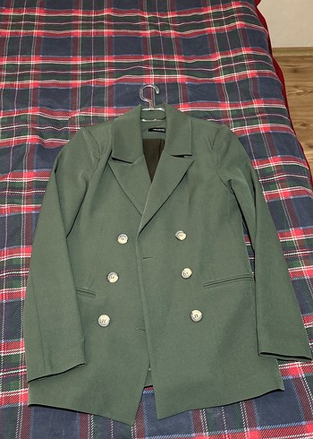 Düğmeli Yeşil Kadın Blazer Ceket ve haki pantolon