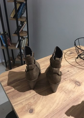 Kahverengi Süet Tokalı Kadın Bot - Görsel 5