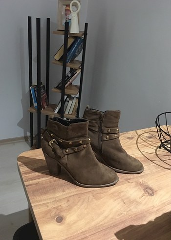 Kahverengi Süet Tokalı Kadın Bot - Görsel 3