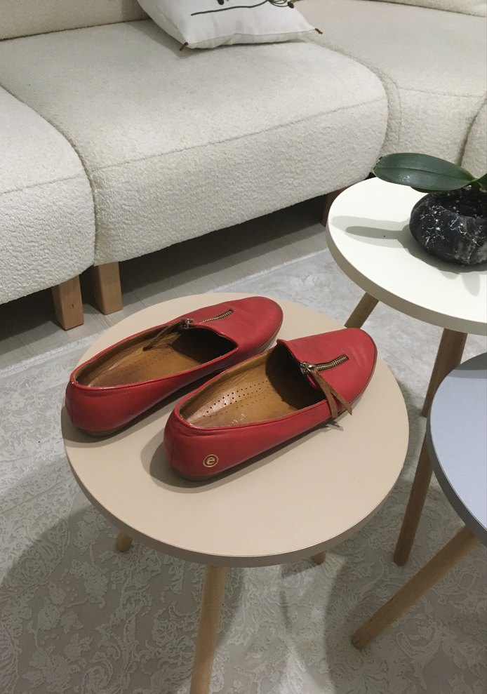 Tokalı Kırmızı Deri Kadın Düz Ayakkabı - Görsel 2