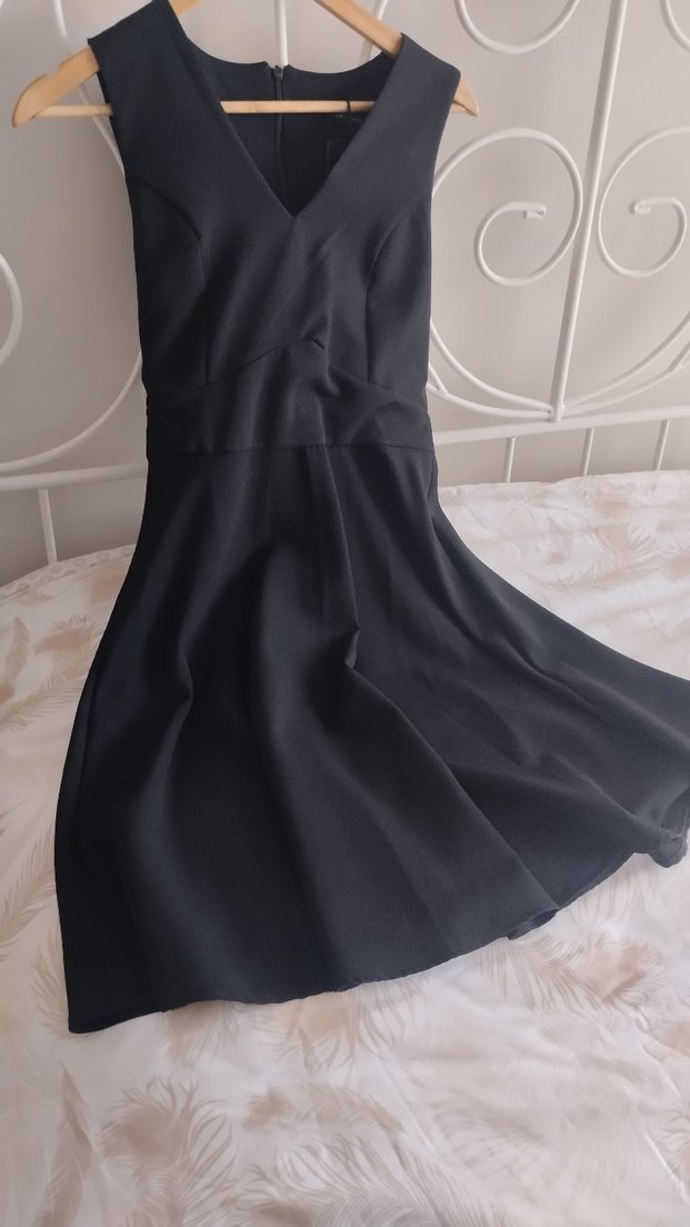 Siyah v yaka düz elbise - Görsel 2