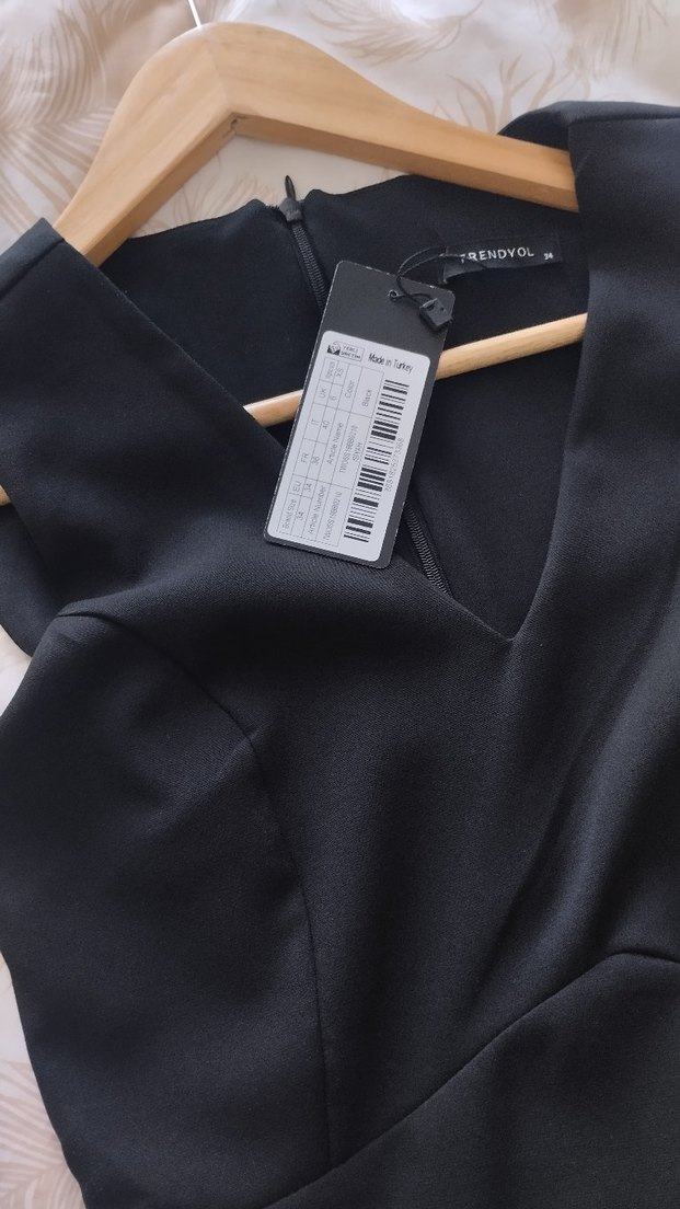 Siyah v yaka düz elbise - Görsel 5