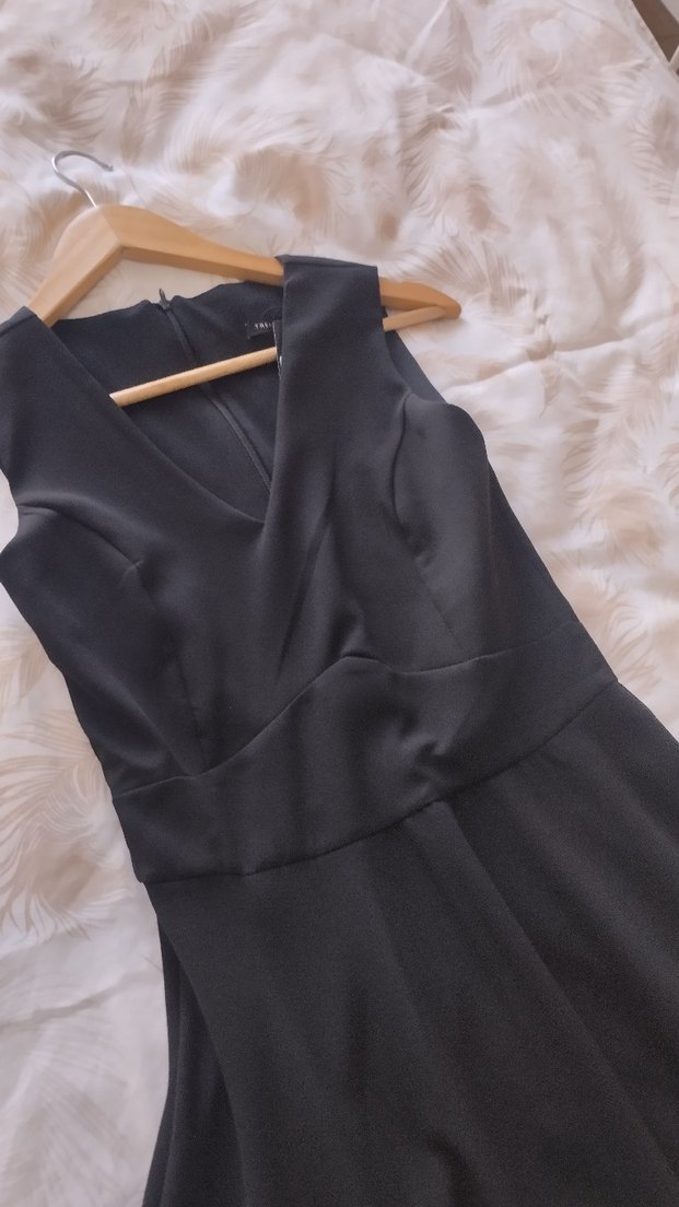 Siyah v yaka düz elbise - Görsel 4