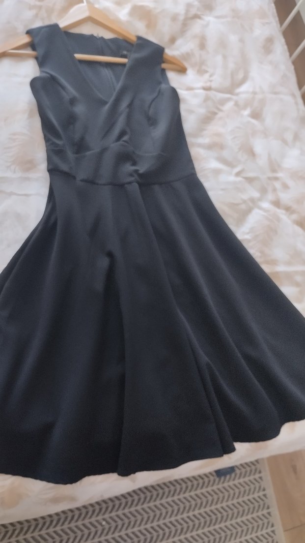 Siyah v yaka düz elbise - Görsel 3