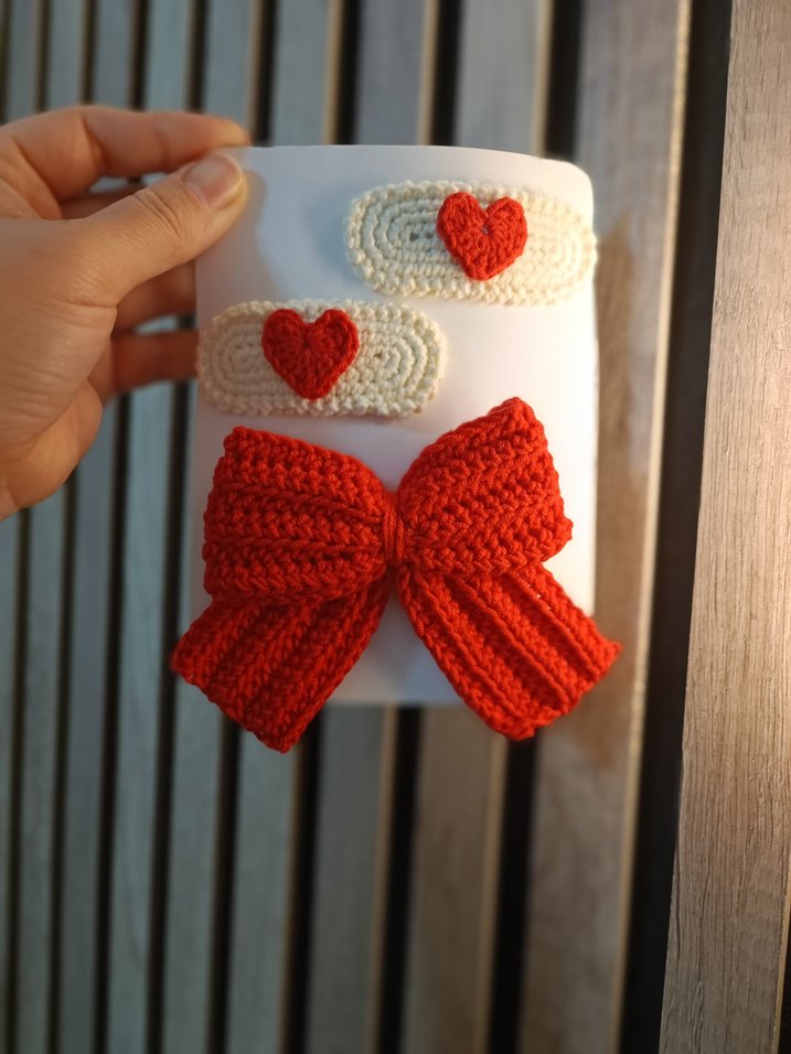 Kırmızı Kalpli Örgü Saç Tokaları Seti - Görsel 2