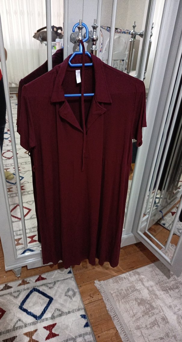 Bordo V Yaka Kısa Kollu Hamile Elbisesi - Görsel 4