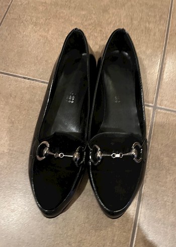 37 Beden siyah Renk Siyah Parlak Tokalı Kadın Loafer