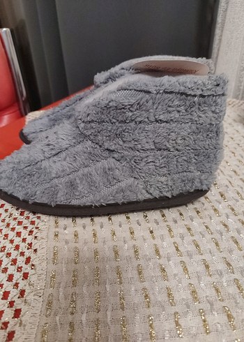 Gri  Sıcak Kürklü Ev Terliği - Görsel 2