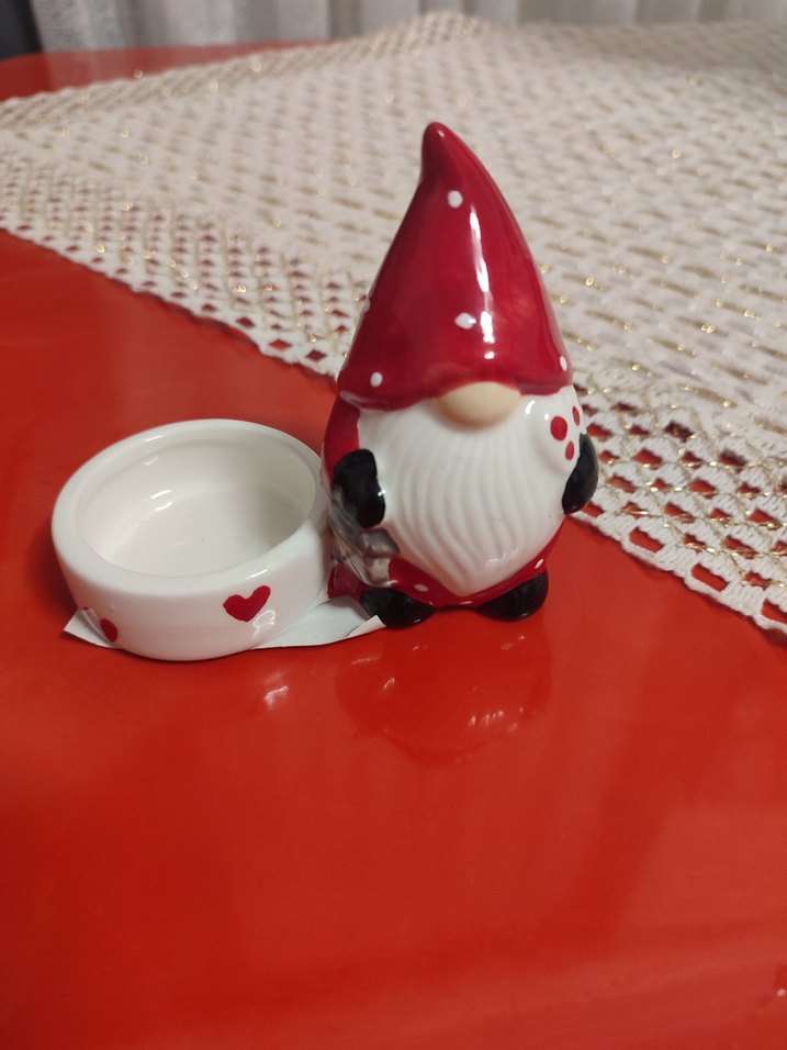 Kırmızı Şapkalı Biblo ve Küçük mumluk - Görsel 2