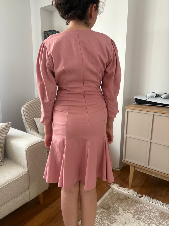 Pembe V Yaka Midi Elbisesi - Görsel 3