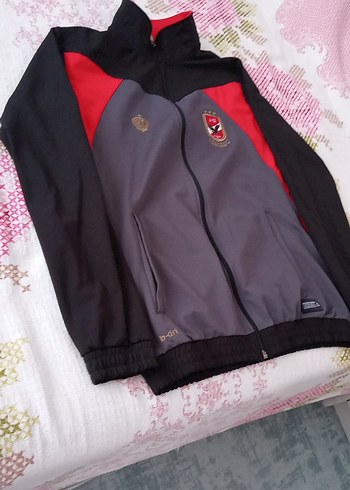 Ferrari AL AHLY futbol takımının antrenman hırkası orjinal ve sıfır.