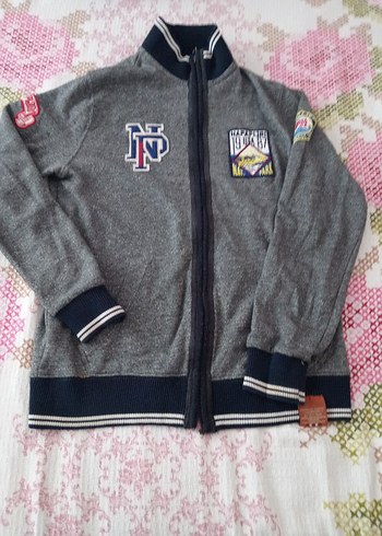 Gri Nakışlı Fermuarlı Erkek Sweatshirt orjinal isviçre markası.