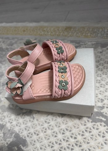 Kızlar için Çiçekli Tokalı Terlik - Görsel 3