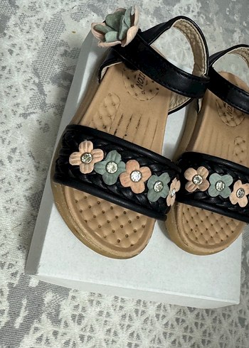 Kızlar için Çiçekli Tokalı Terlik - Görsel 4