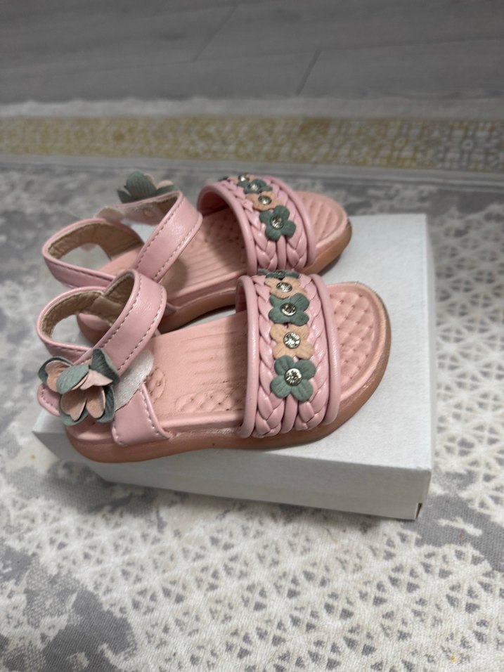 Kızlar için Çiçekli Tokalı Terlik - Görsel 3