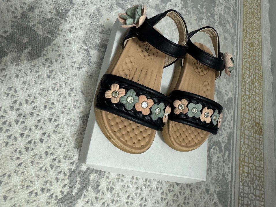 Kızlar için Çiçekli Tokalı Terlik - Görsel 4