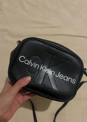 Calvin Klein Jeans Siyah Deri Kadın Çapraz Çanta