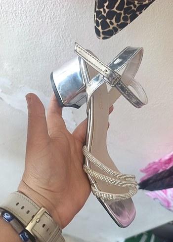 37 Beden Beyaz Yılan Desenli Parlak Topuklu Kadın Ayakkabı