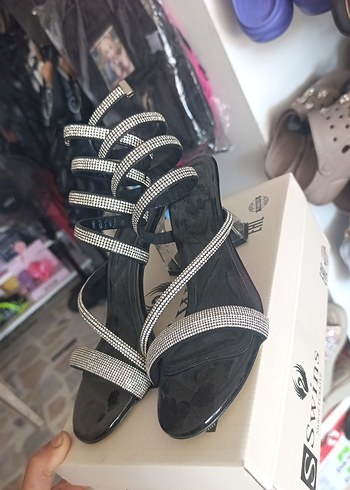 37 Beden siyah Renk Siyah Parlak Yılan Desenli Tokalı Stiletto